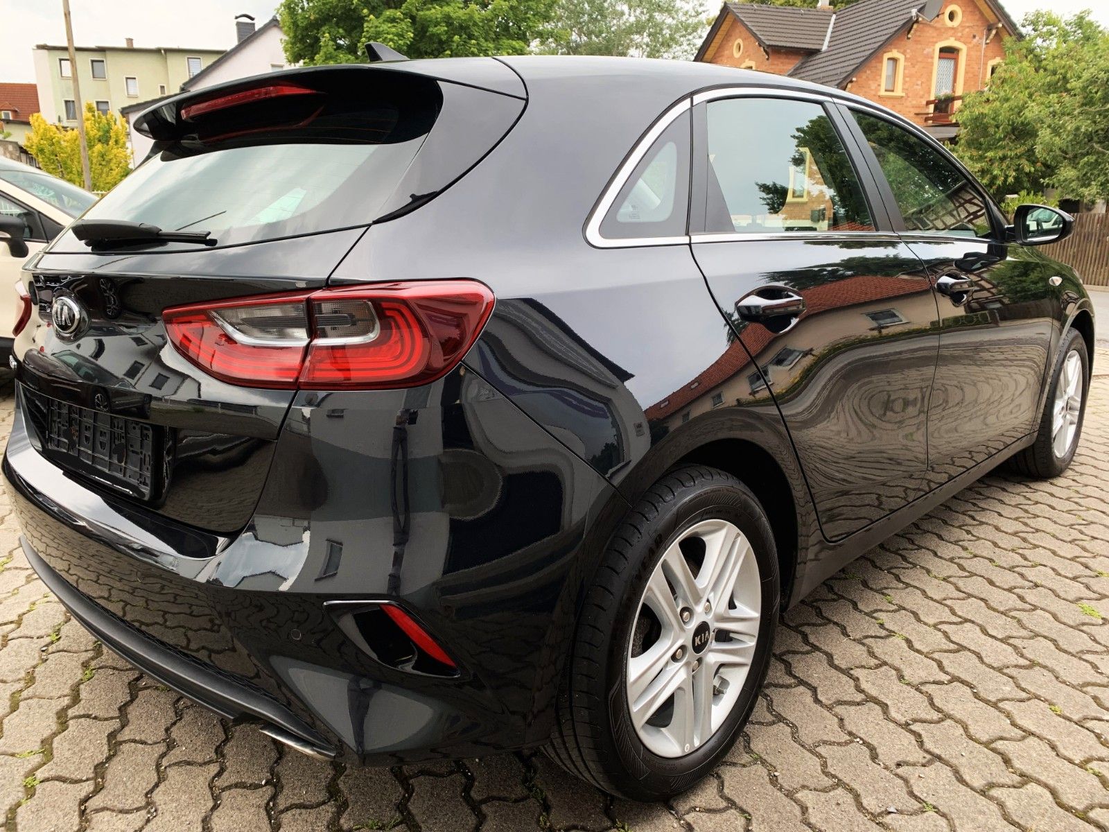 Kia Ceed - Samsaru's Car Outlet