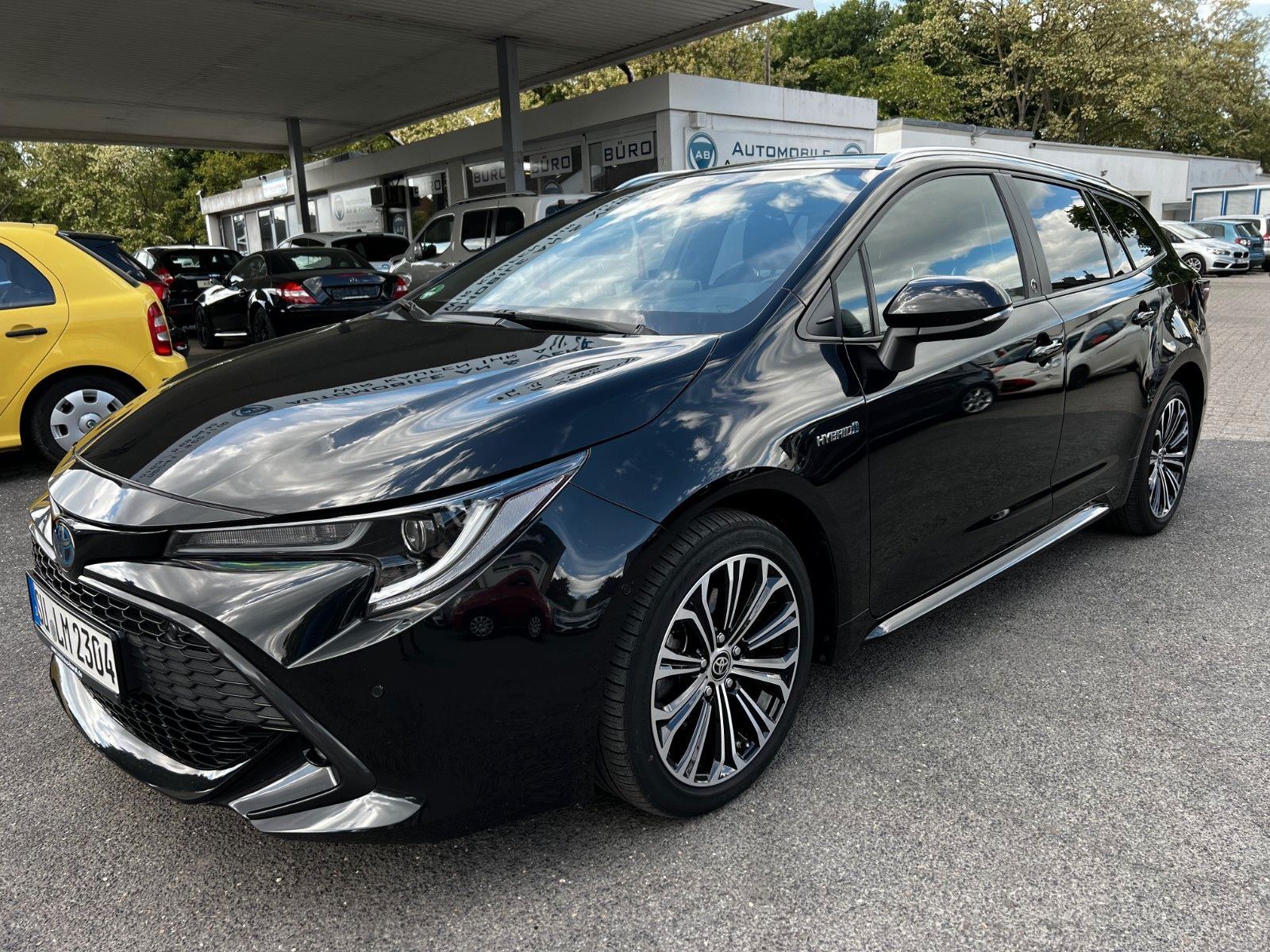 Toyota Corolla Touring Sports Hybrid Team D - Samsaru's Car Outlet