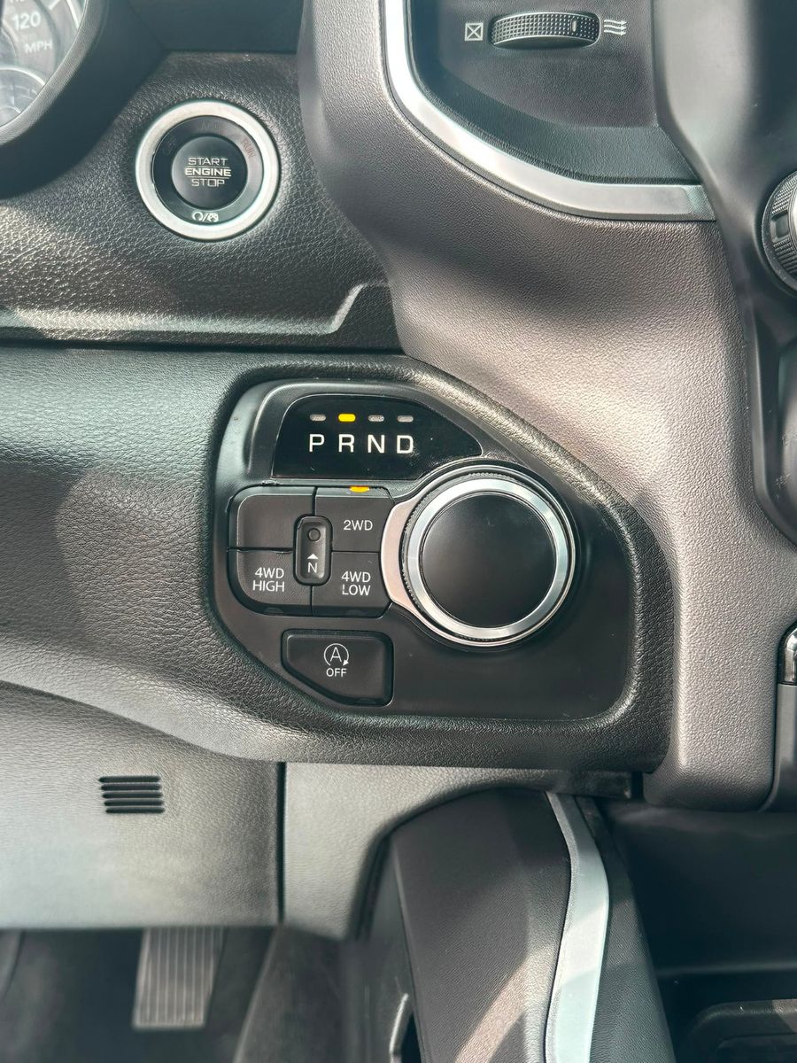 Dodge RAM 1500 5.7l 4x4 Quad Cab , Navi-App