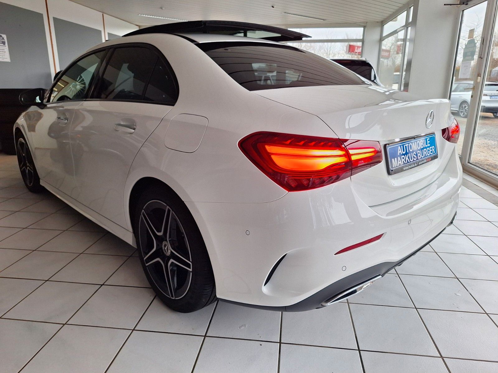 Mercedes-Benz A 180 Limousine AMG Line - Samsaru's Car Outlet