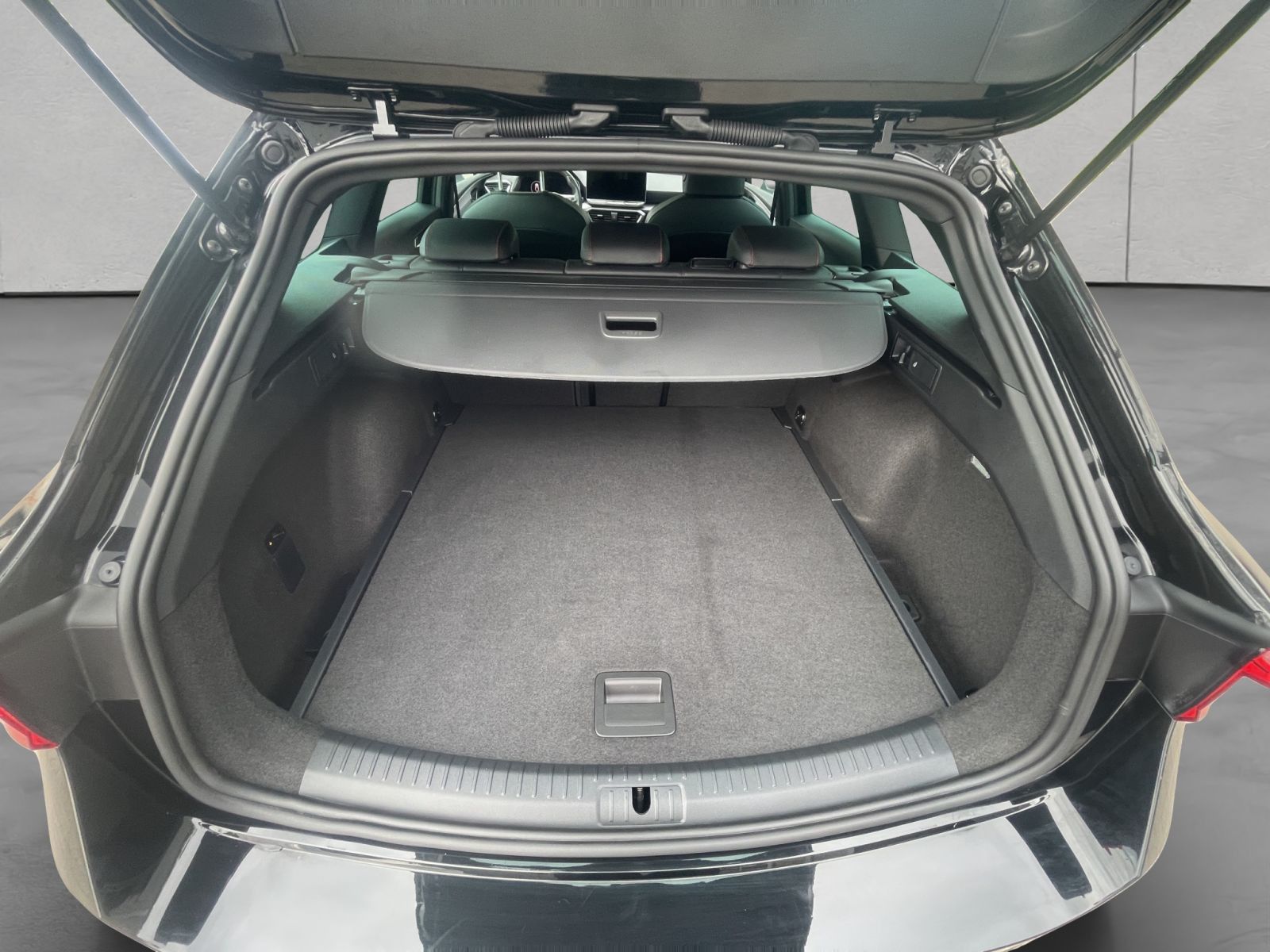 Seat Leon Sportstourer 2.0 TDI DSG FR AHK/Kamera/Navi