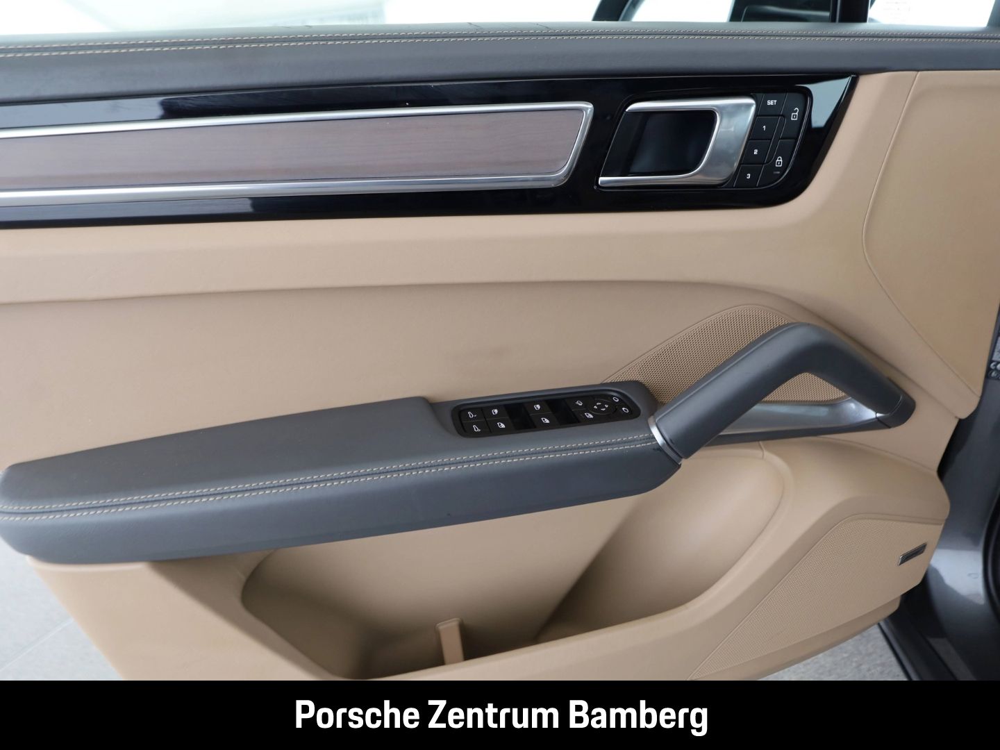 Porsche Cayenne Turbo/ Head-Up/ InnoDrive/ Massage/ Spor