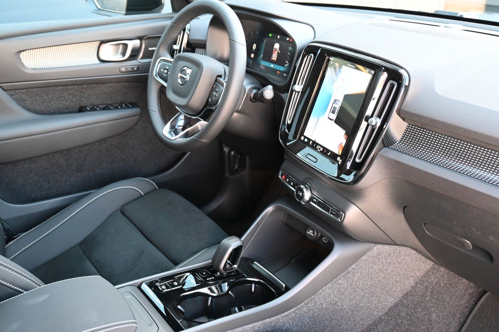 Volvo XC40 B4 DKG Ultra Dark*FSHZG*PANO*360°*ACC*AHK