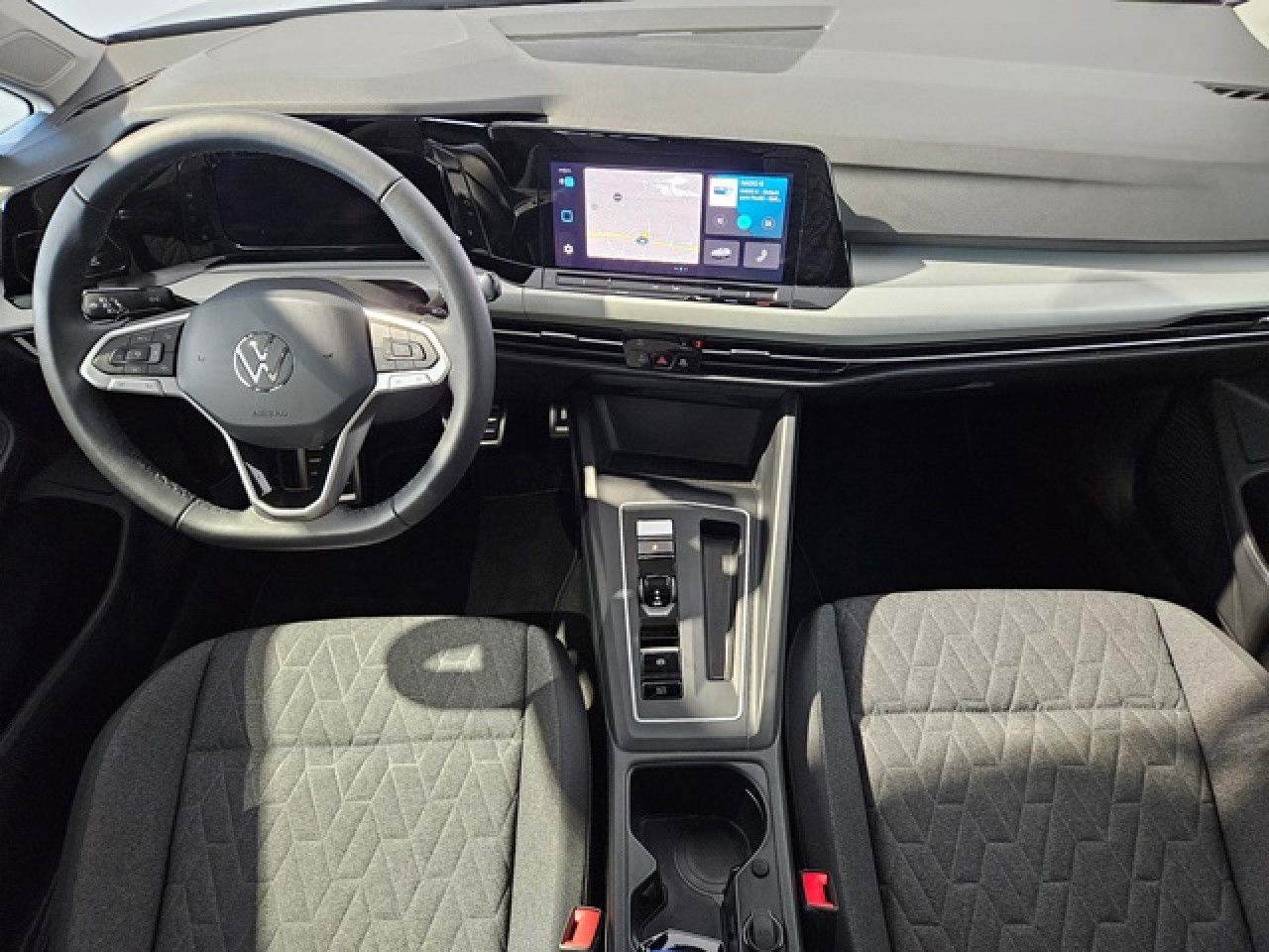 Volkswagen Golf 1.5 eTSI Move DSG - Samsaru's Car Outlet
