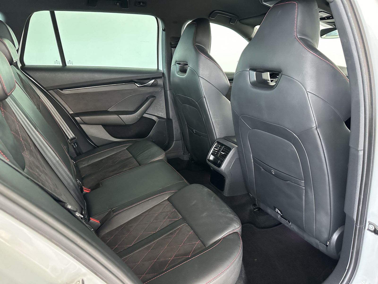 Skoda Octavia Combi RS - Samsaru's Car Outlet