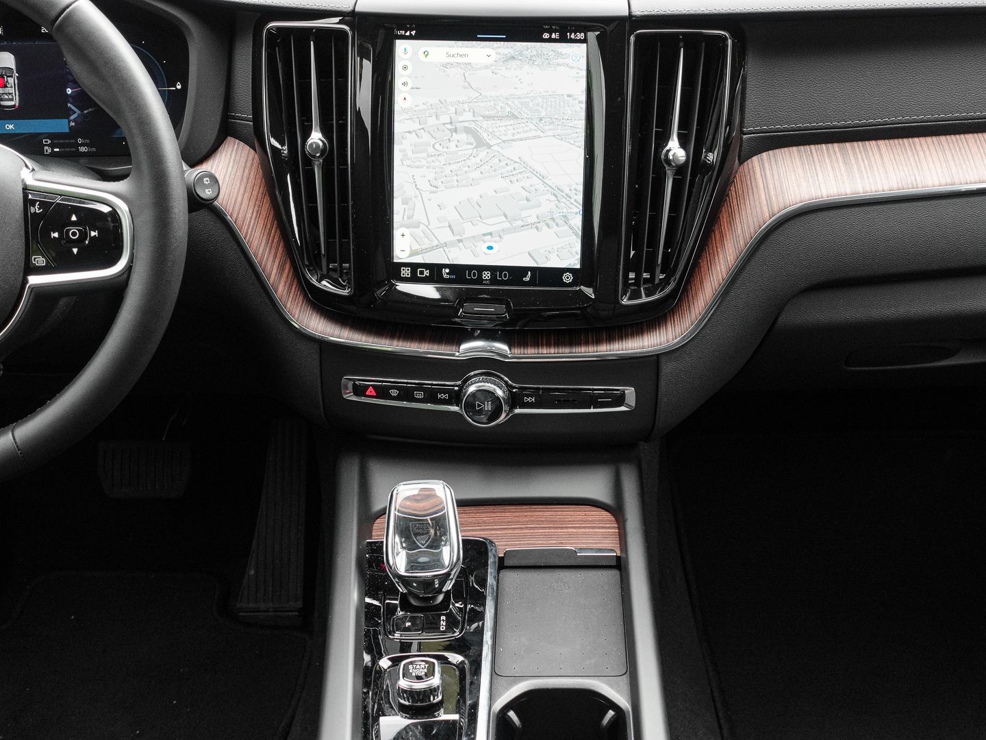 Volvo XC60 Ultra Dark Recharge Plug-In Hybrid AWD T8 T