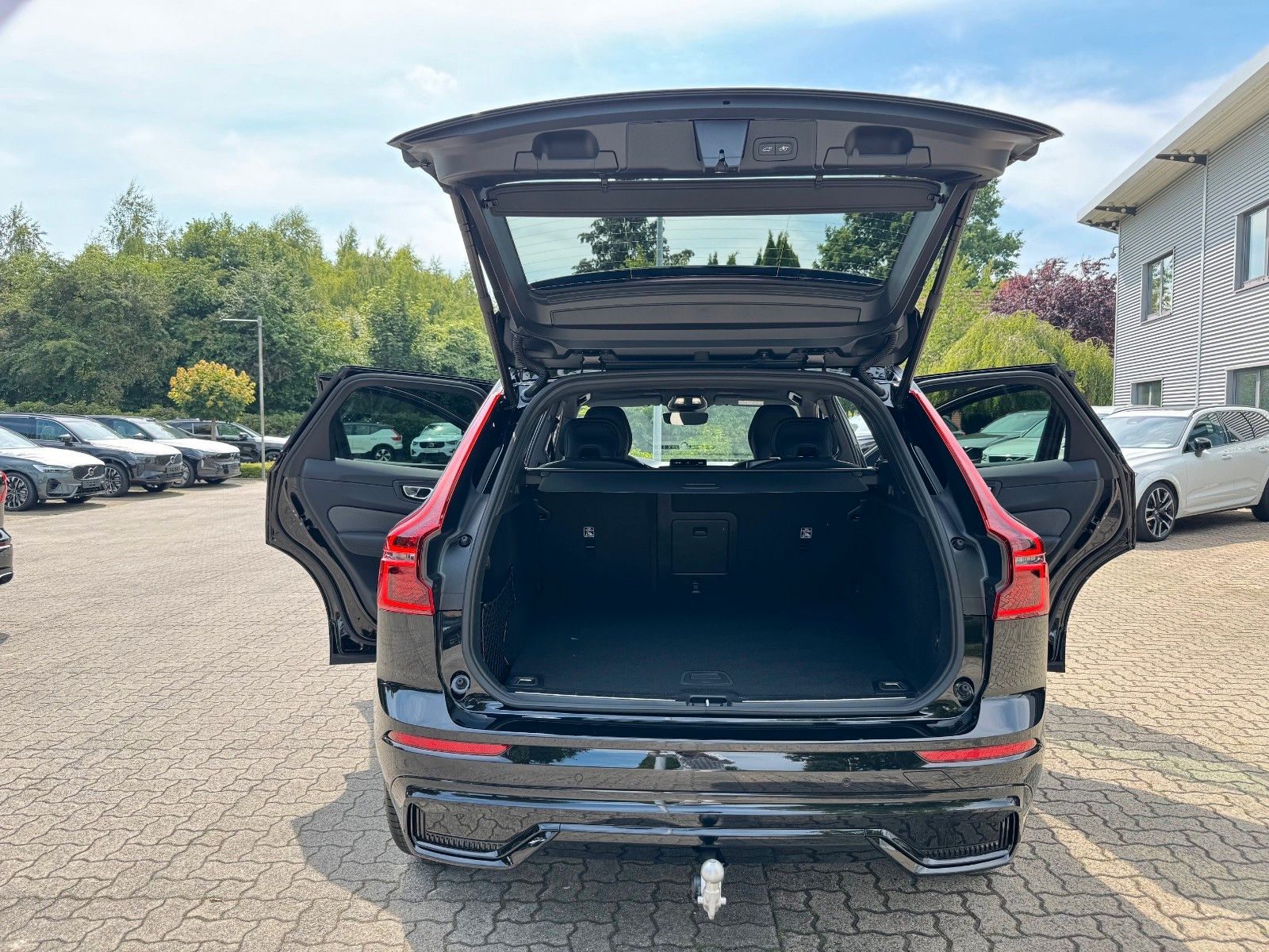 Volvo XC60 B5 B AWD PLUS BLACK EDITION - AHK -