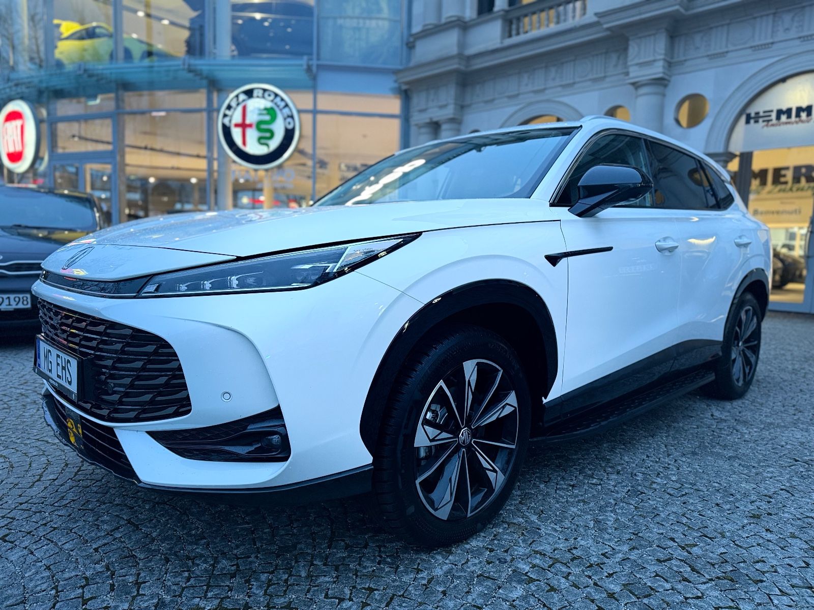 MG HS PHEV // PLUG-IN-HYBRID