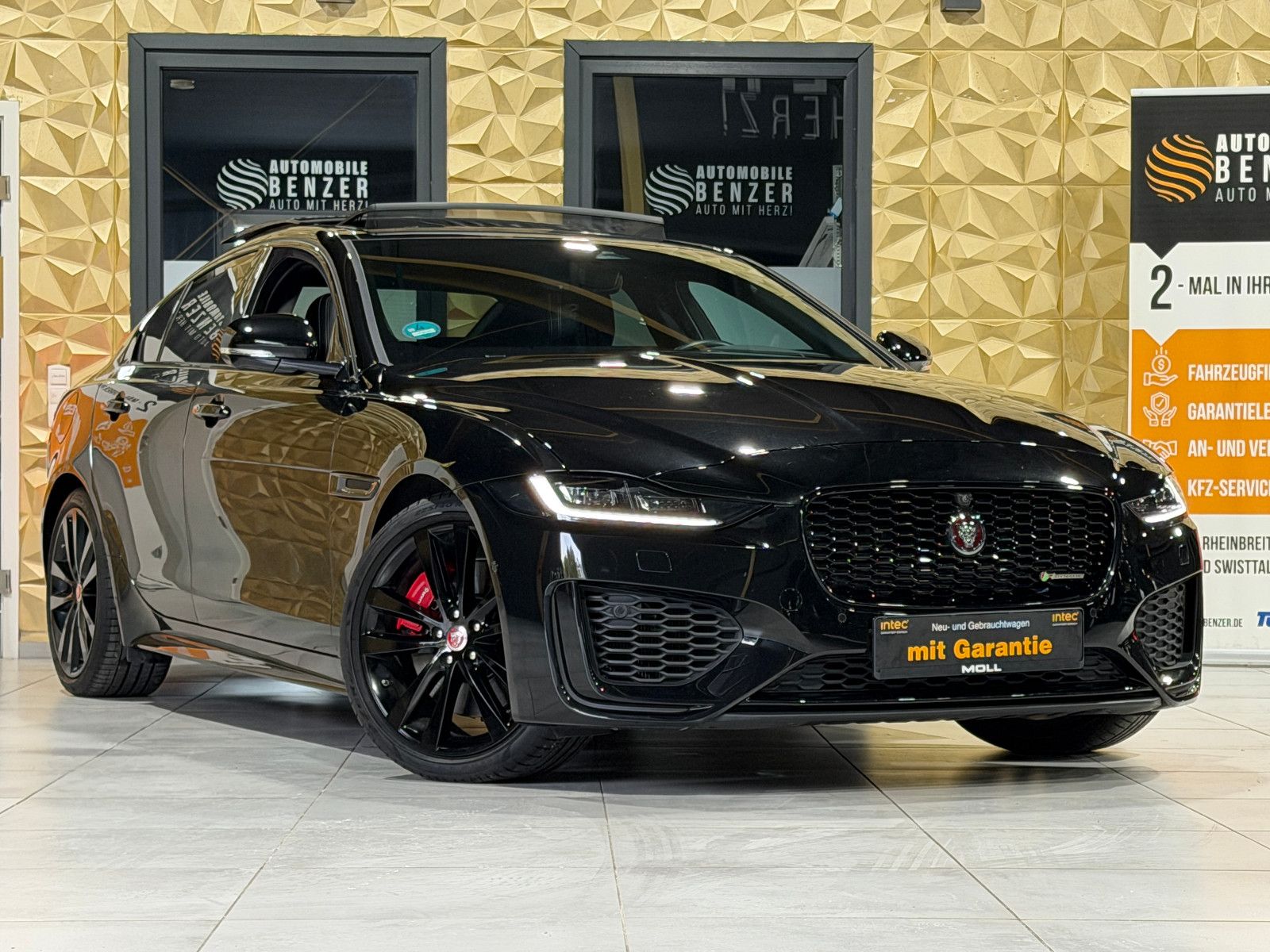 Jaguar XE R-Dynamic Black/PANO/360''KAM/MERIDIAN/LED