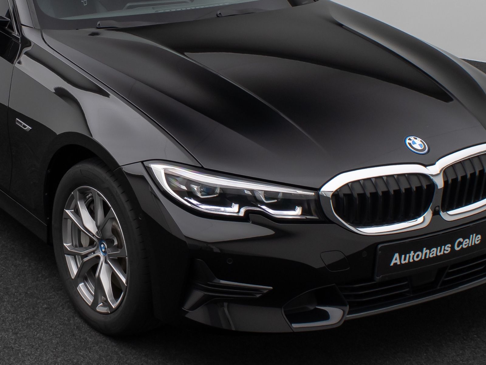 BMW 330e xD Sport Line 360°DAB Stop&Go LED Alarm AHK