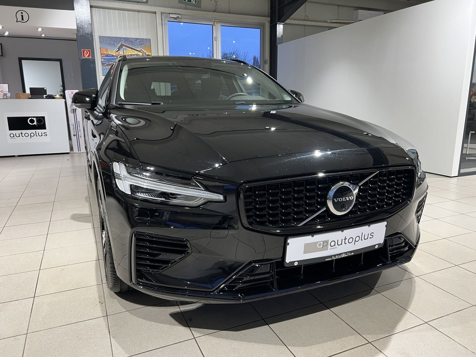 Volvo V60 T6 Plus Dark Recharge AWD ACC Pano AHK 360°