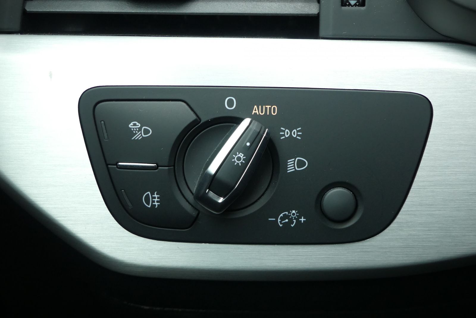 Audi A4 40 TFSI quattro S-Line - Samsaru's Car Outlet