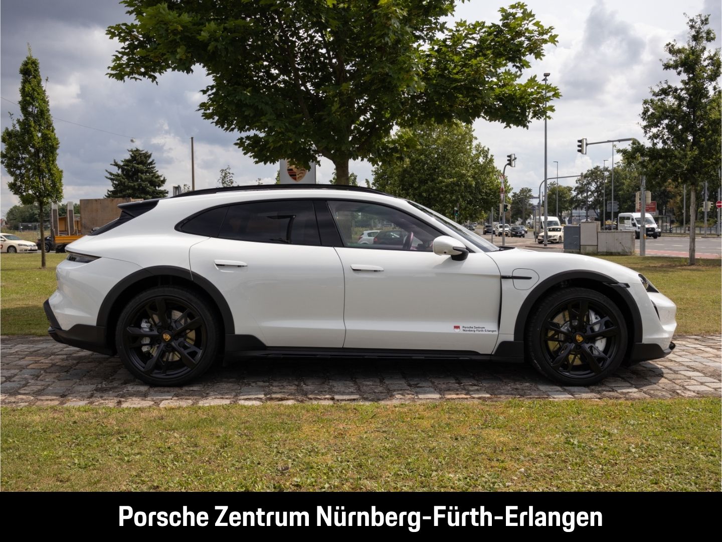 Porsche Taycan Turbo Cross Turismo Burmester HUD InnoDri