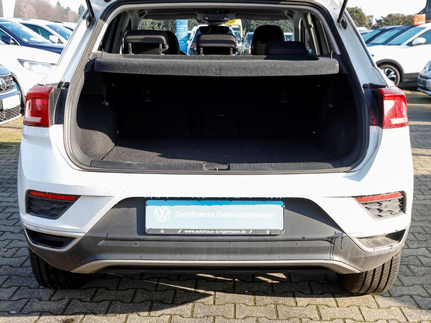 Volkswagen T-Roc ACTIVE 1.5 TSI DSG - Samsaru's Car Outlet