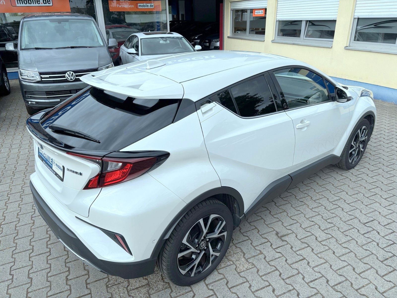 Toyota C-HR Hybrid - Samsaru's Car Outlet