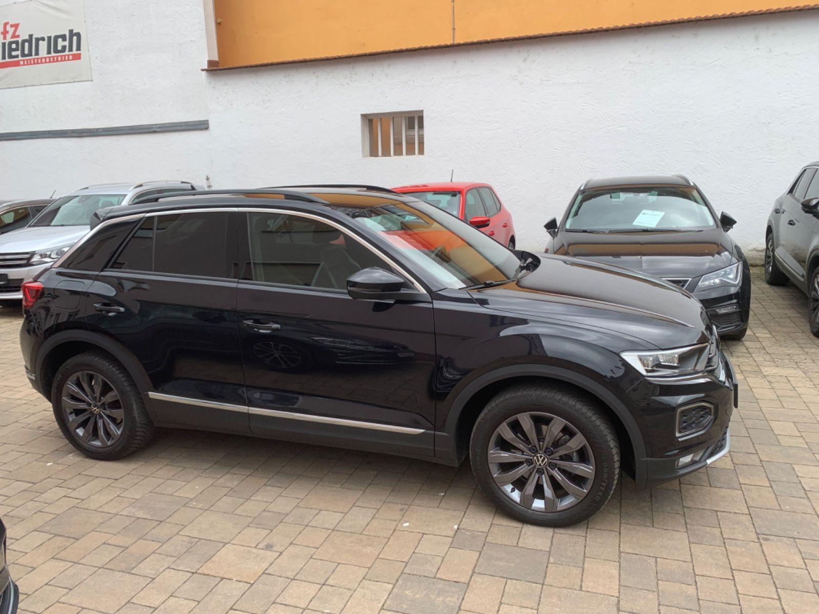 Volkswagen T-Roc Sport DSG - Samsaru's Car Outlet