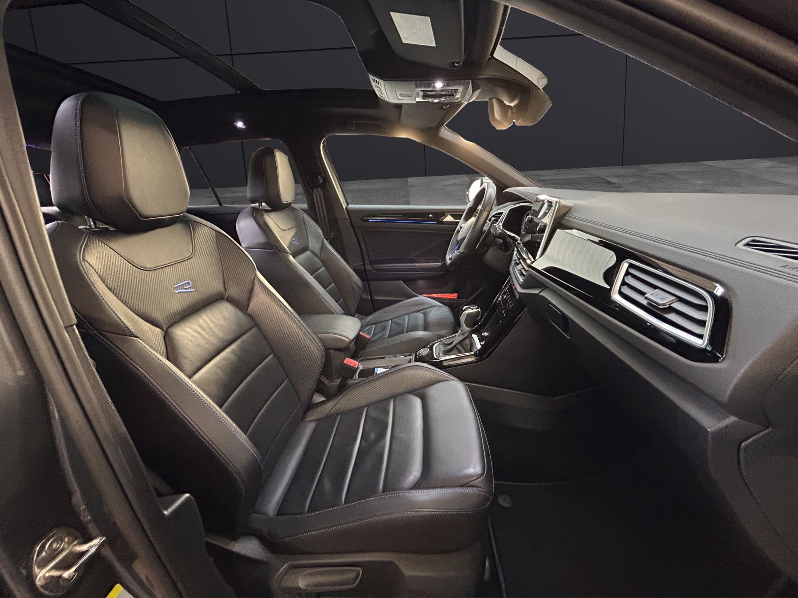 Volkswagen T-Roc R 4M DSG - Samsaru's Car Outlet