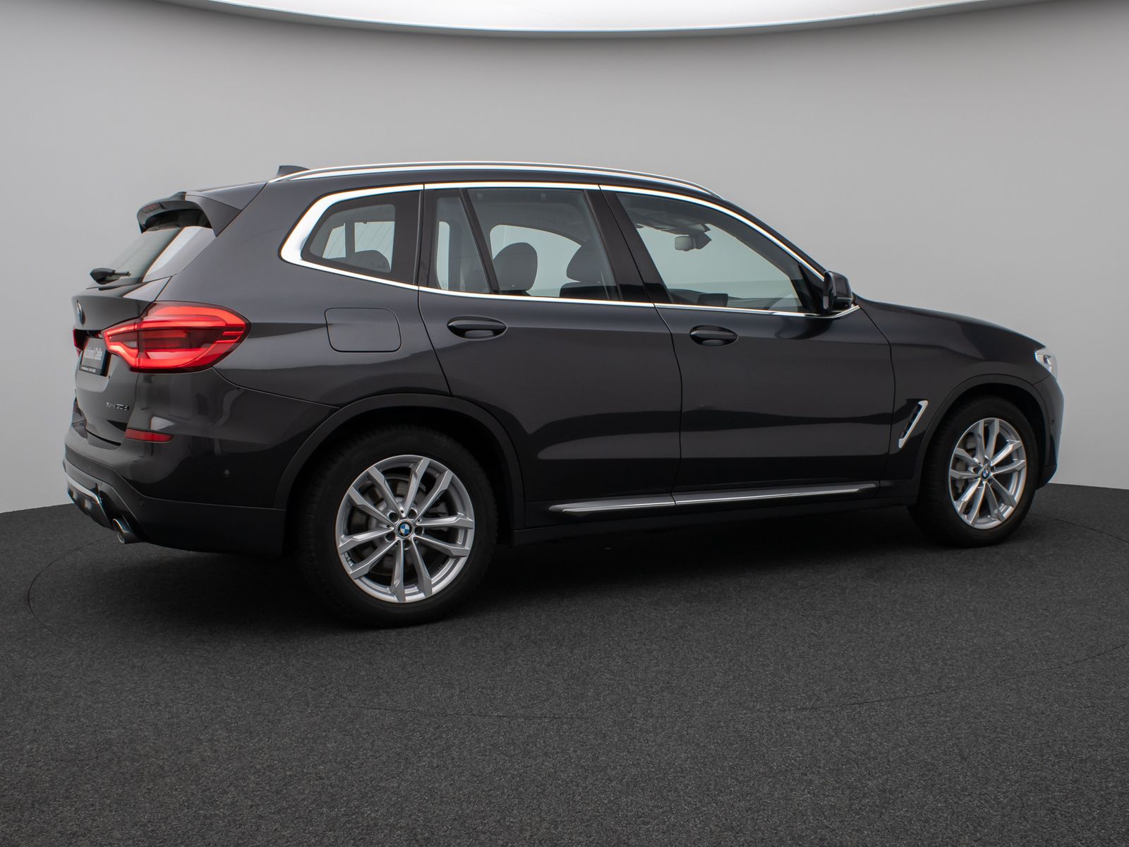 BMW X3 xD30d LuxuryLine - Samsaru's Car Outlet