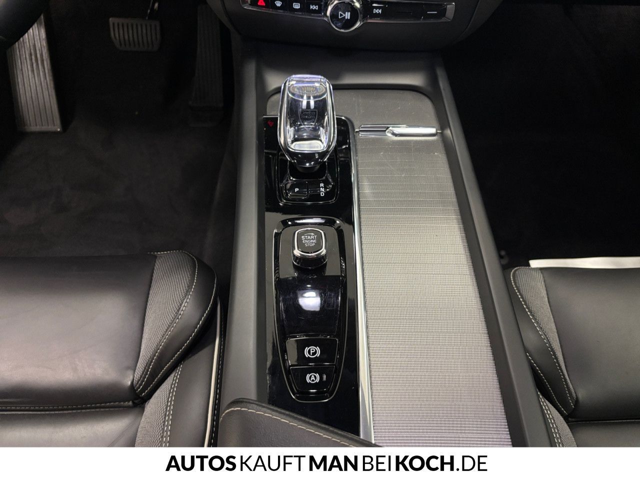 Volvo S60 B5 AWD Ultimate Dark PANO BLIS HUD 360 H&K!