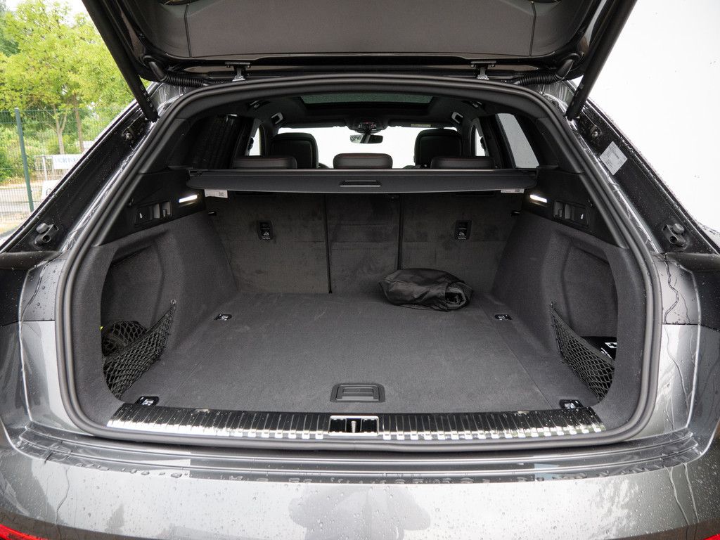 Audi Q8 S line 50 e-tron quattro - Samsaru's Car Outlet