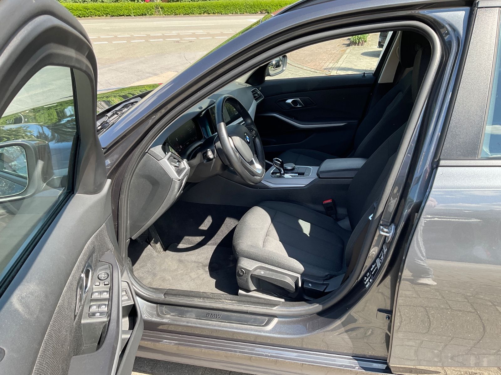 BMW 320d xDrive Touring - Samsaru's Car Outlet