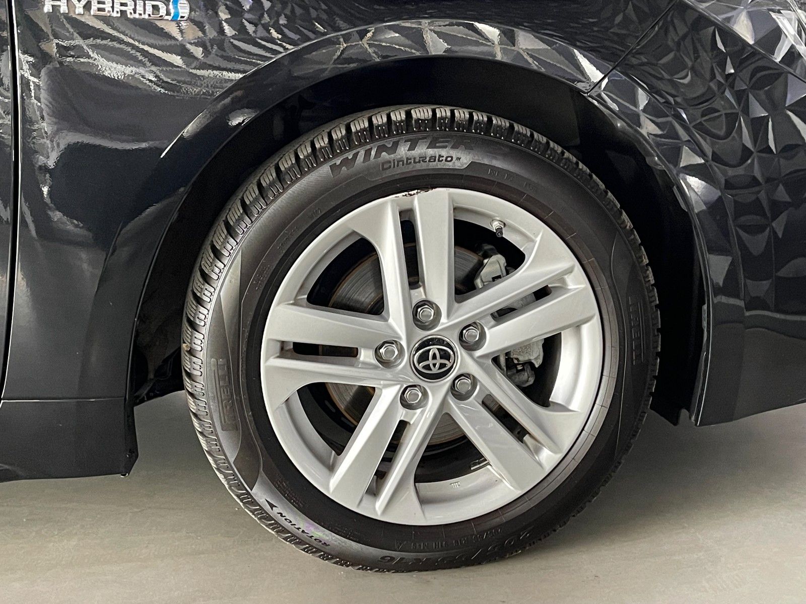 Toyota Corolla Touring Hybrid - Samsaru's Car Outlet