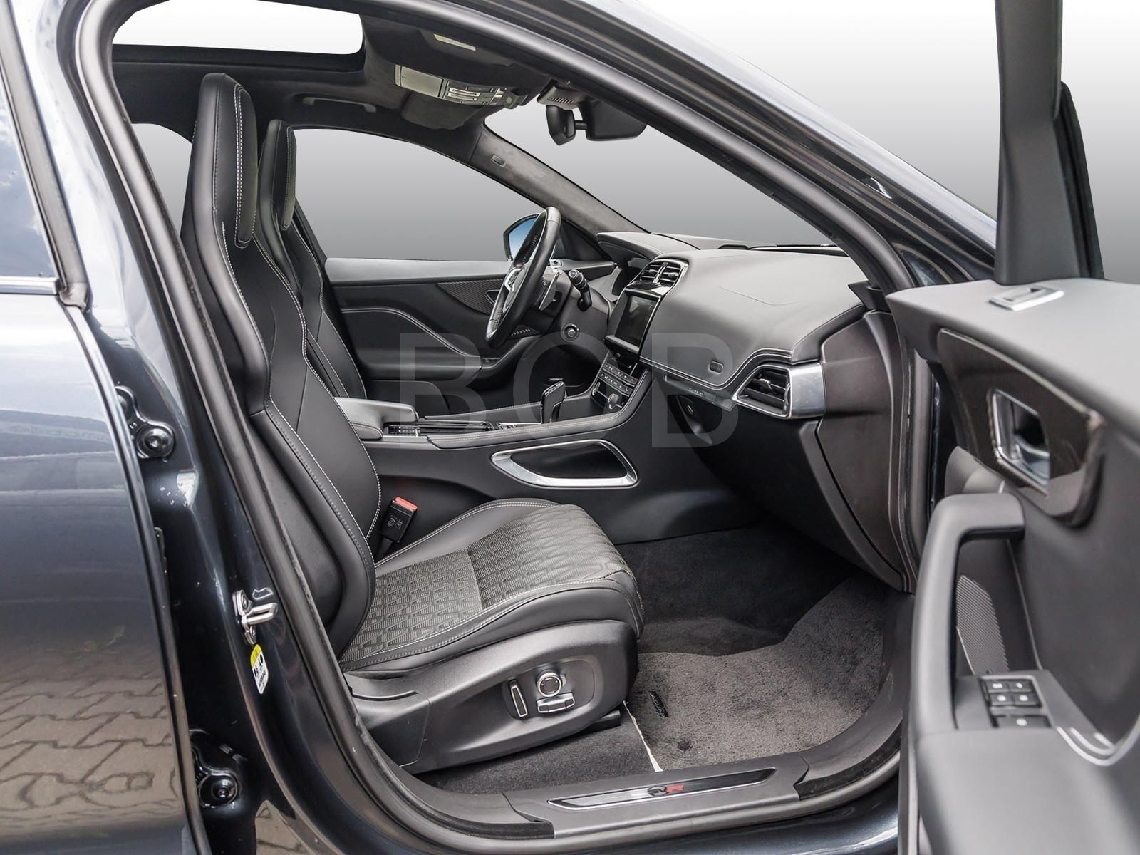 Jaguar F-Pace SVR Head-UP SD AHK Komfort-P