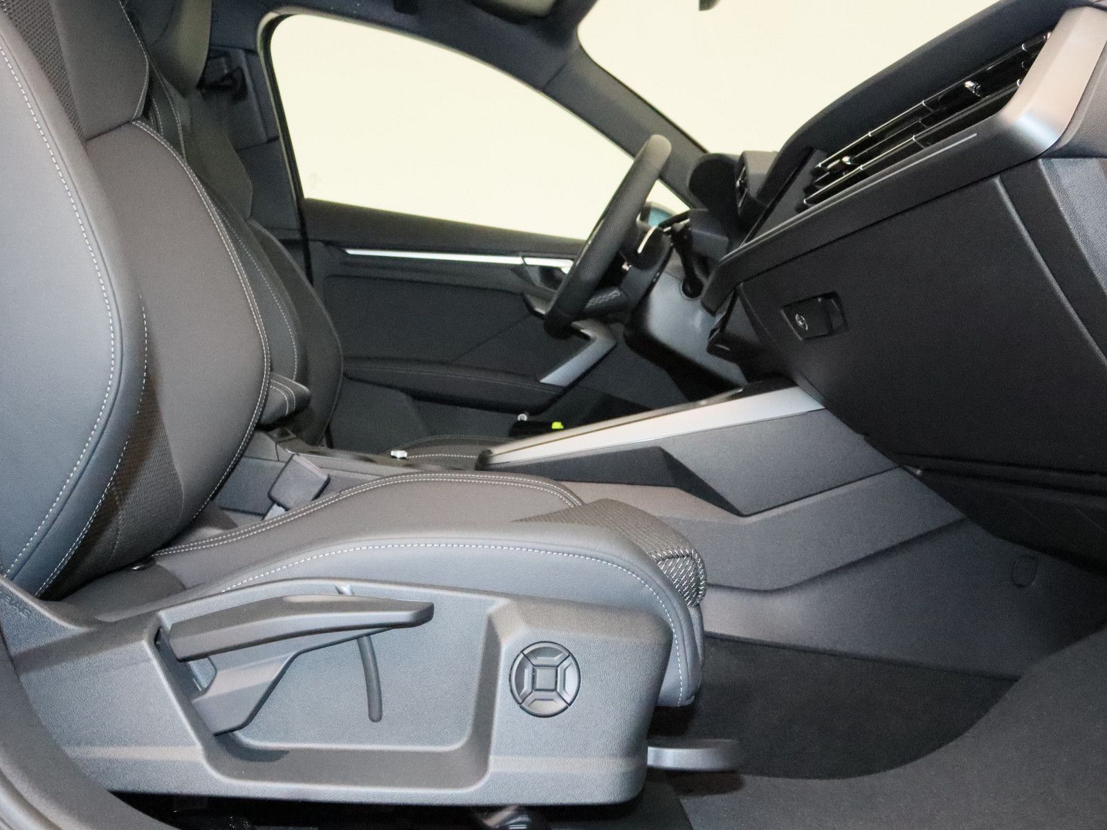 Audi A3 Sportback 35 TFSI S line - Samsaru's Car Outlet