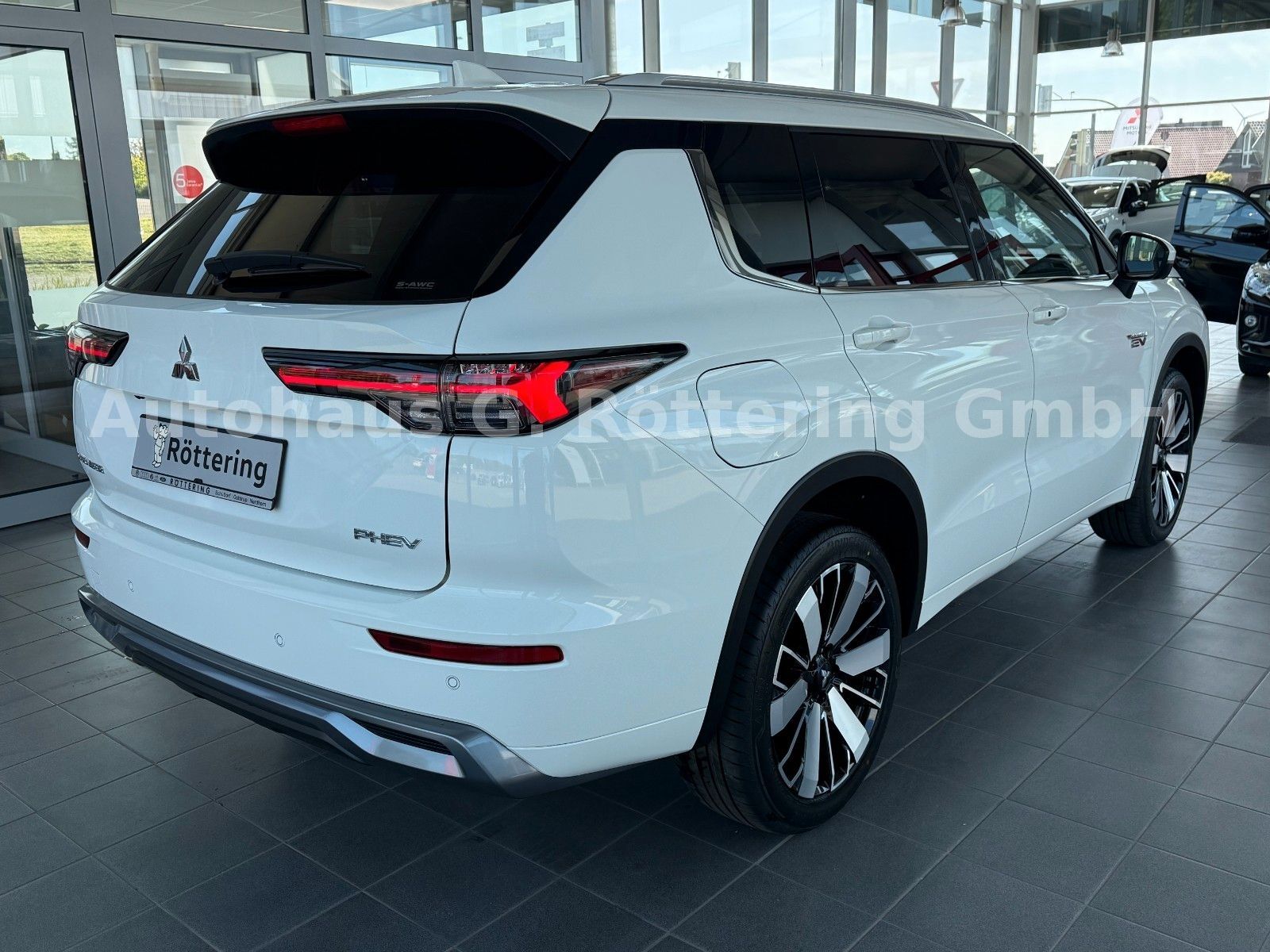 Mitsubishi Outlander Top 4WD PHEV Leder LED 4xSHZ 360° HUD
