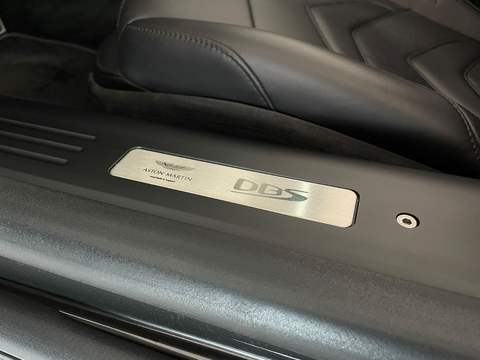 Aston Martin DBS V12 Superleggera Volante
