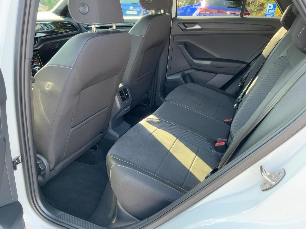 Volkswagen T-Roc 1.5 TSI R-Line - Samsaru's Car Outlet