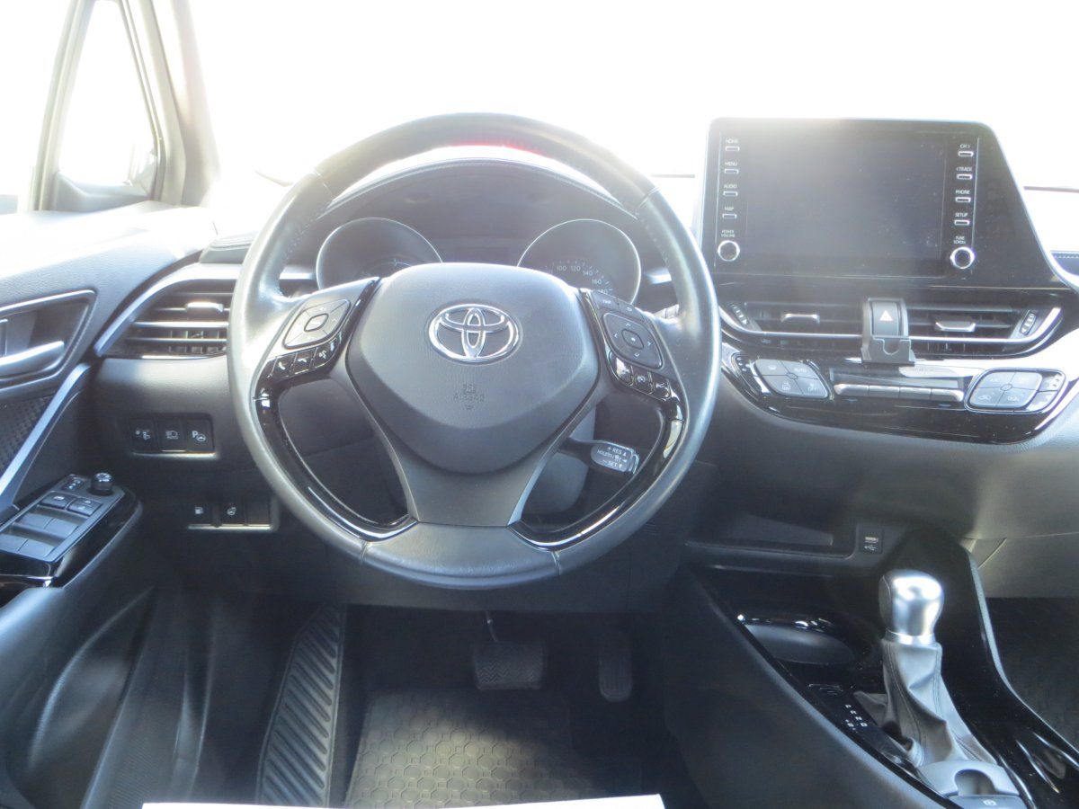 Toyota C-HR 2.0 Hybrid Team - Samsaru's Car Outlet