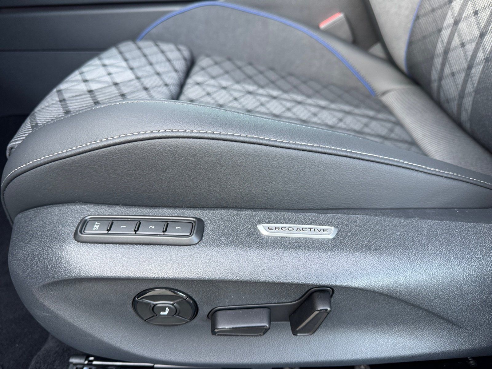 Volkswagen Passat Variant R-Line TDI DSG 4Motion|AHK|NAVI|A