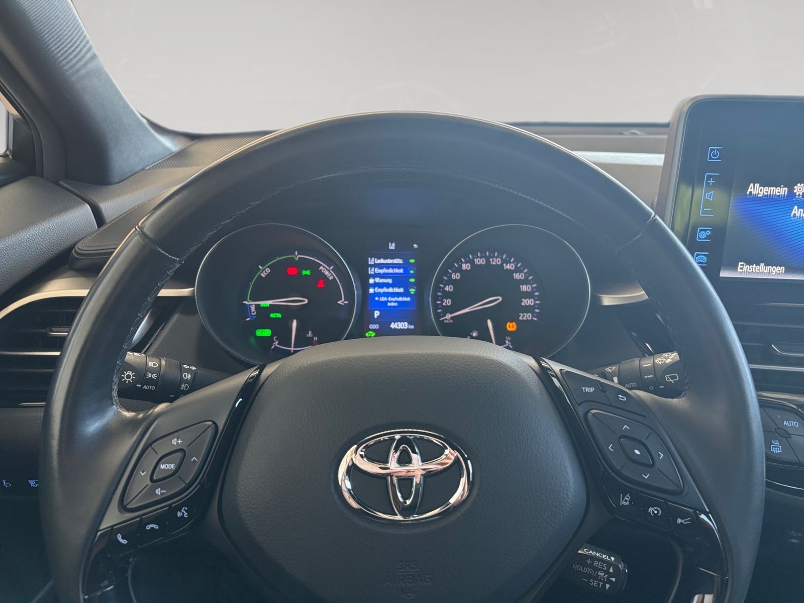 Toyota C-HR Hybrid Club - Samsaru's Car Outlet
