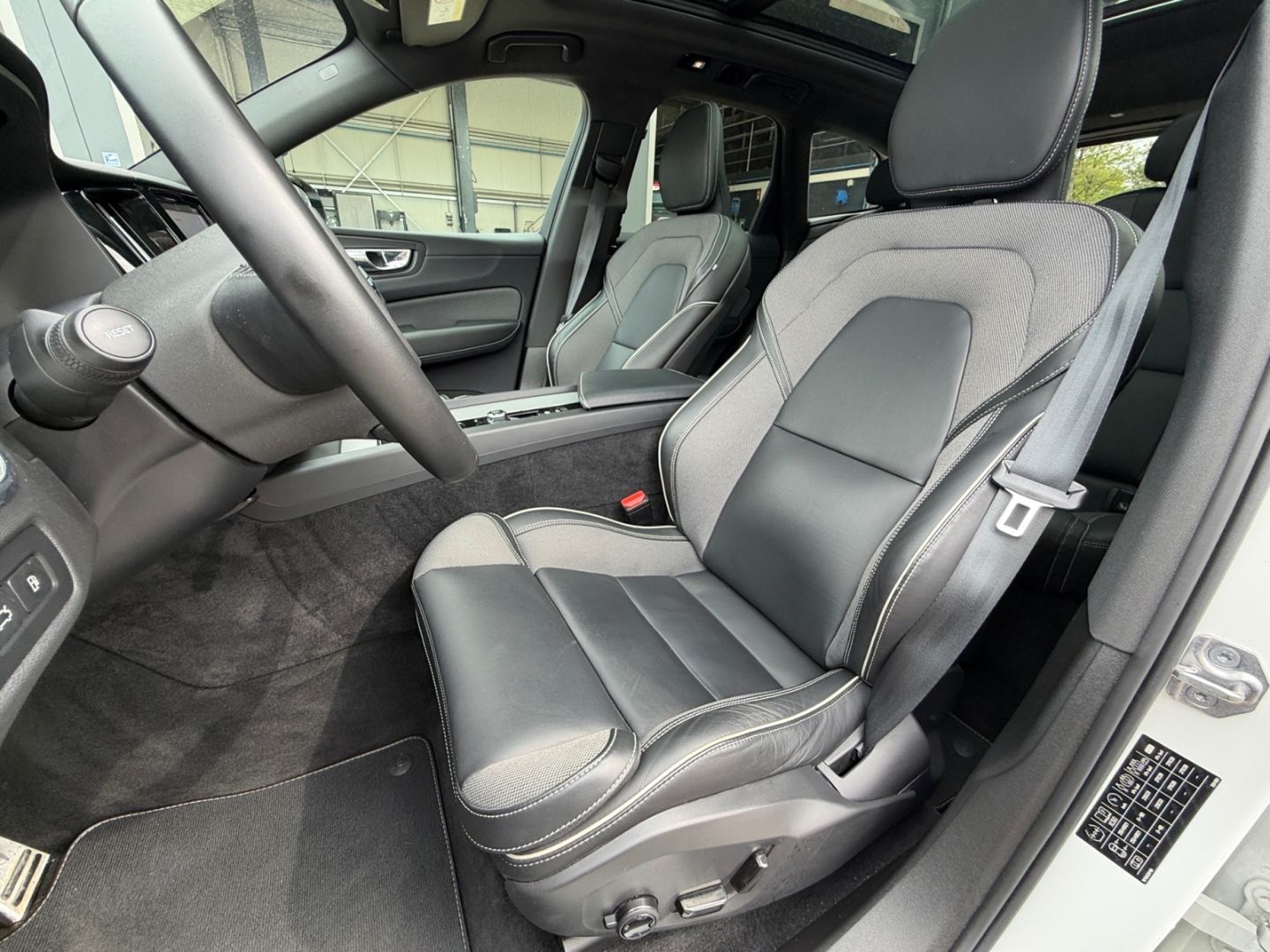 Volvo XC60 T8 R Design Recharge AWD Pano 360° Memory