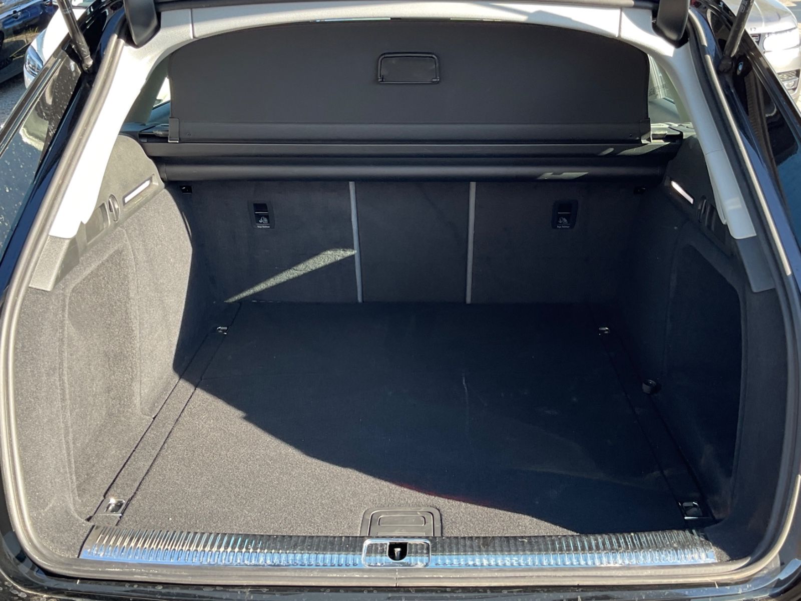 Audi A4 Av.40 TDI quattro S-Tr.Matrix - Samsaru's Car Outlet