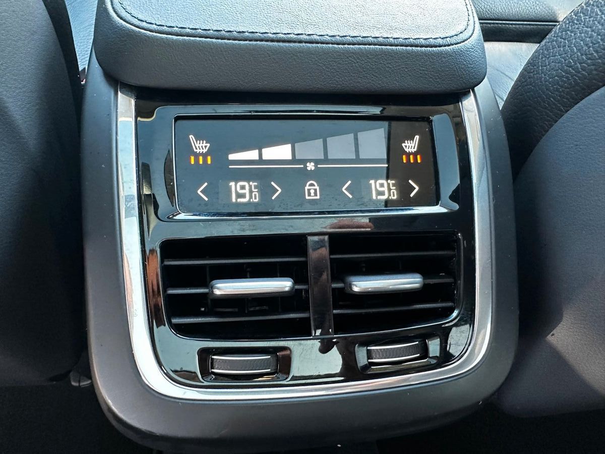 Volvo XC90 B5 AWD Ultimate 7-Sitz,AHK,360°,HUD,PANO