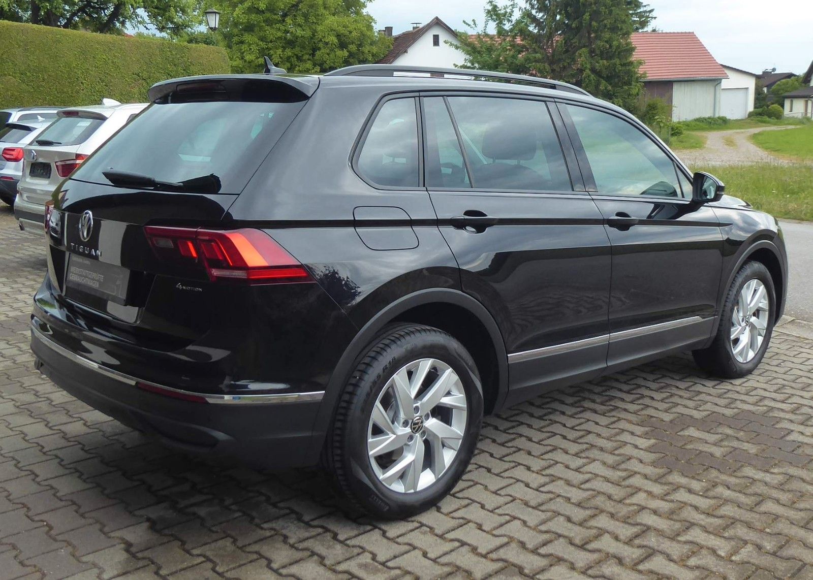 Volkswagen Tiguan Life 4Motion 2.0 TDI - Samsaru's Car Outlet
