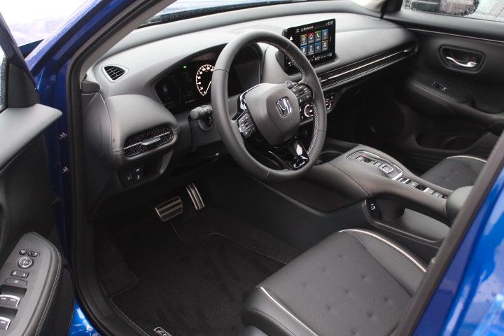 Honda ZR-V Sport mit Black Emblem Paket