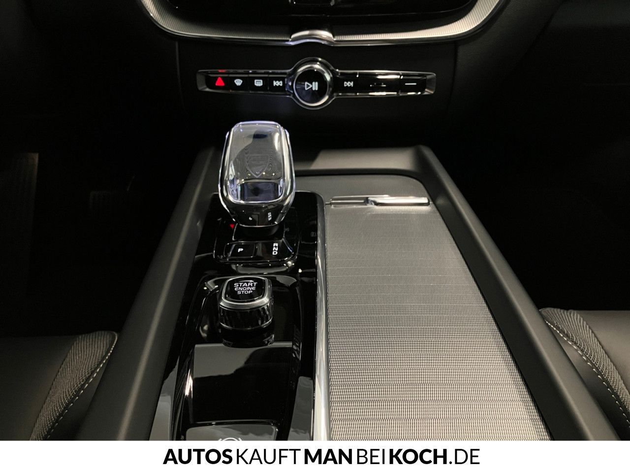 Volvo XC60 B5 AWD PlusDark ACC BLIS AHK 4xSHz VLED H&K