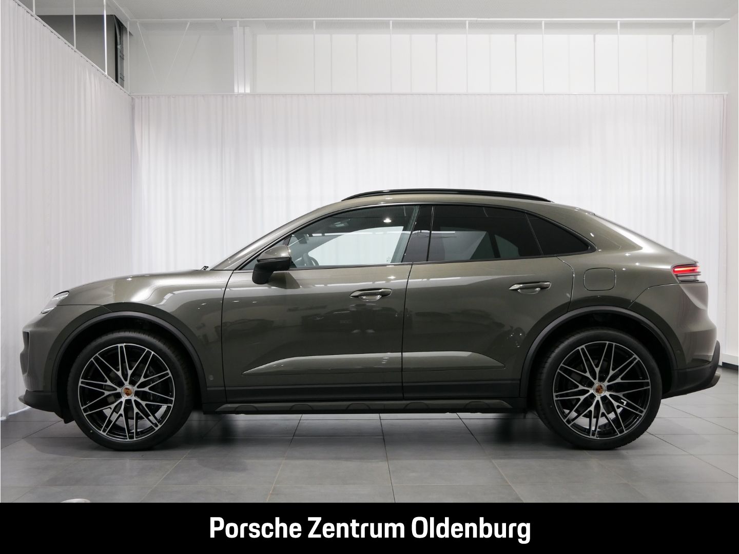 Porsche Macan Electric 4 Luftfed AHK BOSE Pano Matrix LE