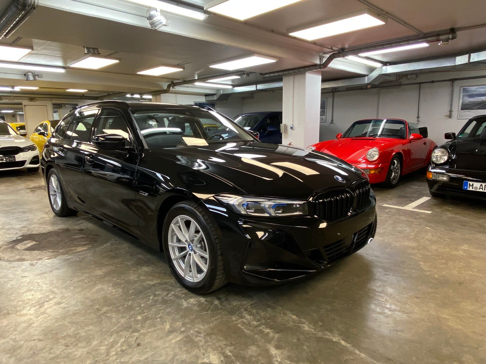 BMW 330e Touring - Samsaru's Car Outlet