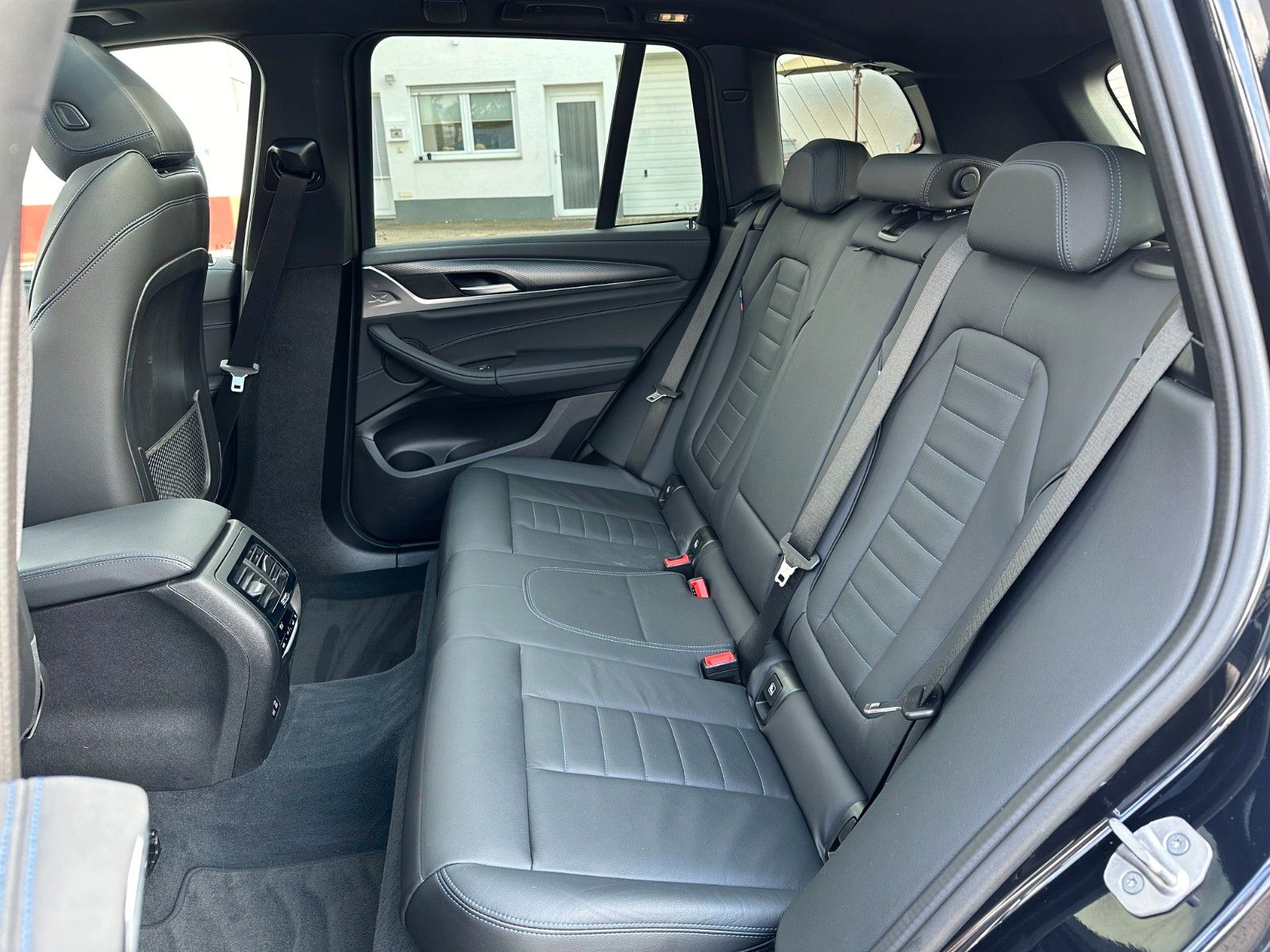 BMW X3 xDr30e M Sport Pro - Samsaru's Car Outlet
