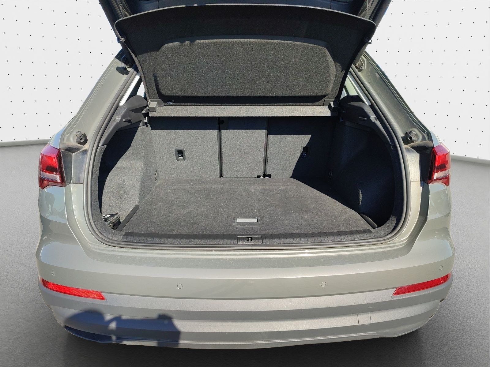 Audi Q3 40 TFSI quattro - Samsaru's Car Outlet