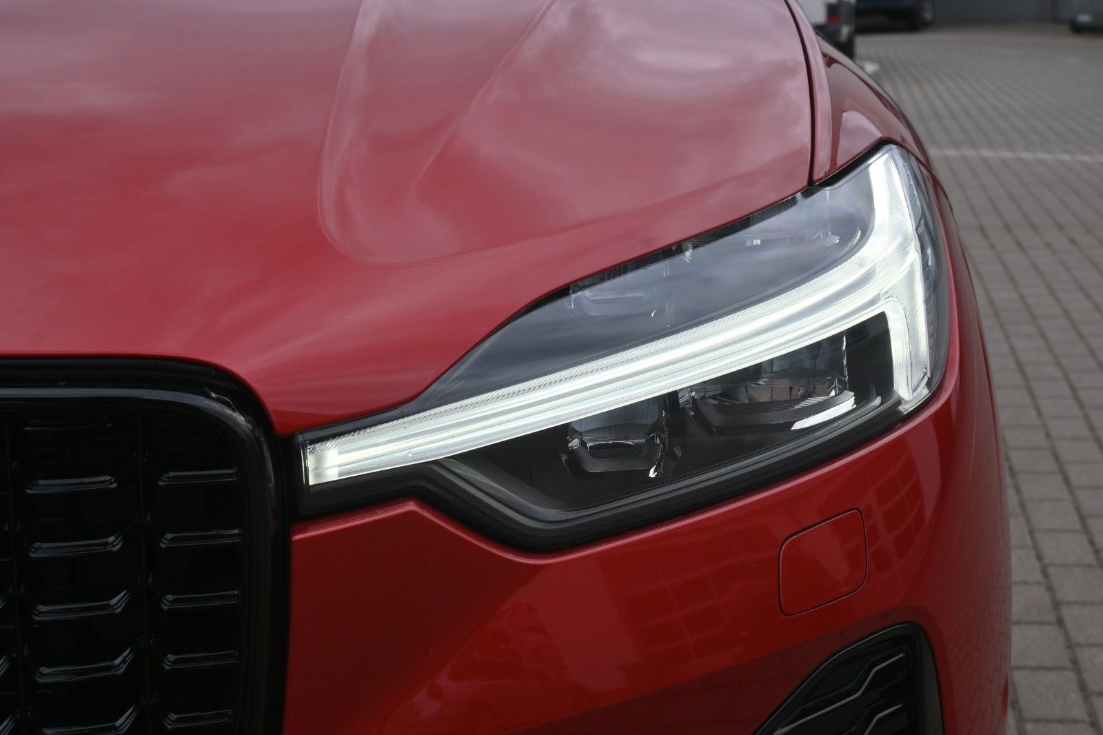 Volvo XC60 B4 D AWD Black *H&K*STDHZG*360°*ACC