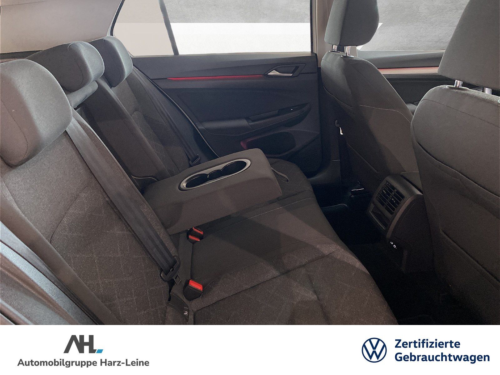 Volkswagen Golf VIII 1.5 TSI Life - Samsaru's Car Outlet