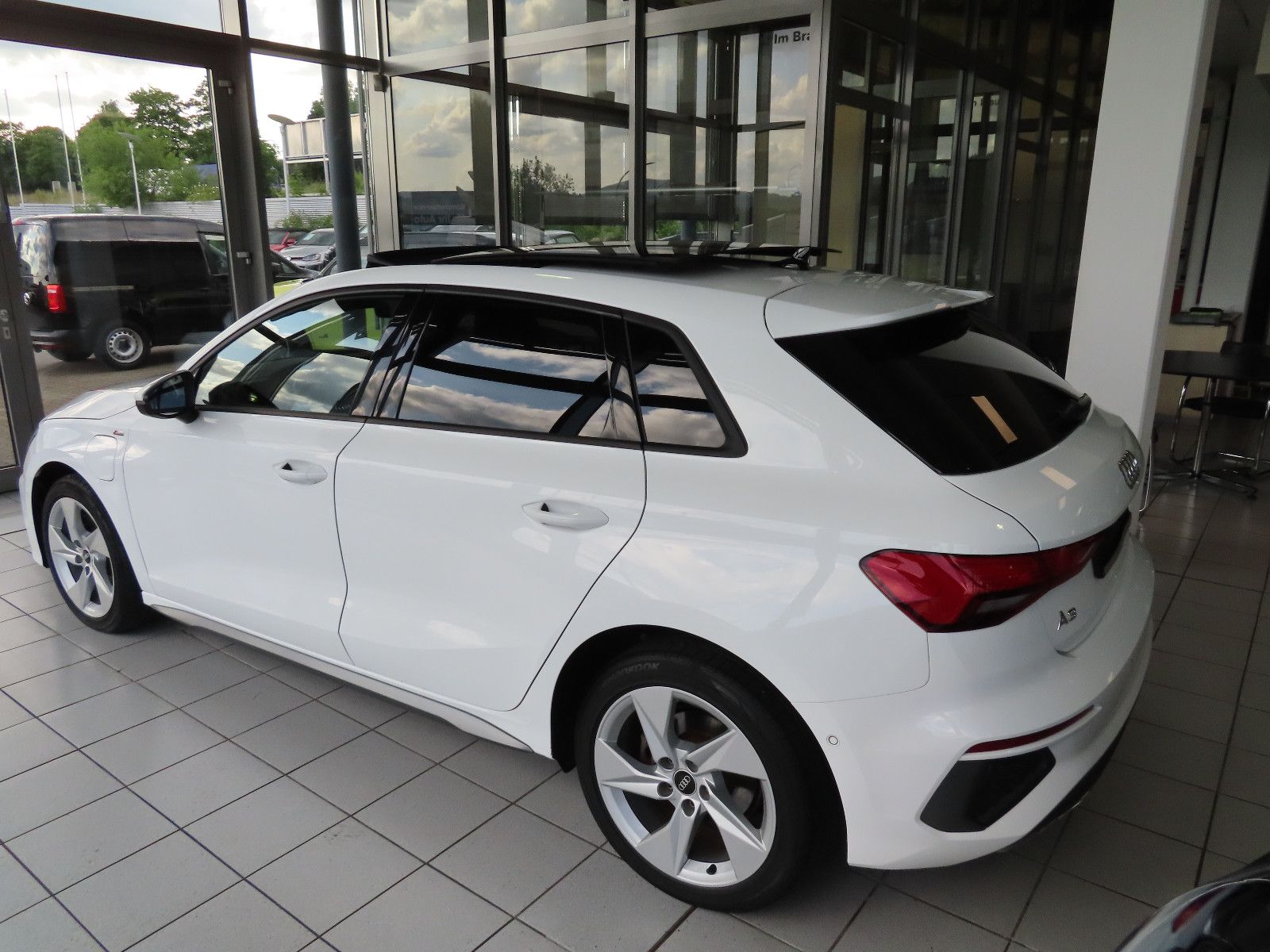 Audi A3 Sportback 40 TFSI e S line - Samsaru's Car Outlet