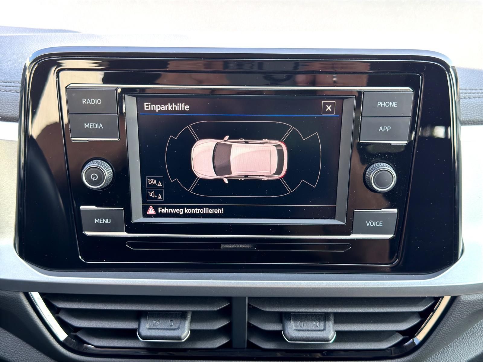 Volkswagen T-Roc Life 2.0 TDI - Samsaru's Car Outlet