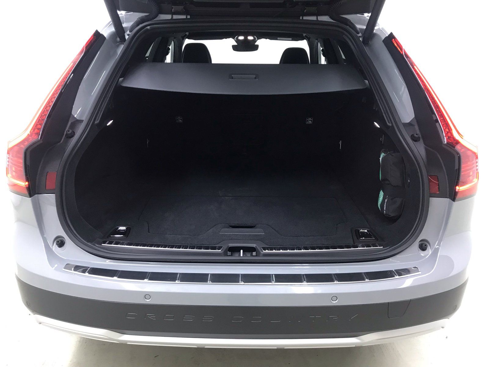 Volvo V90 CC B4 Diesel AWD Plus AHK*360°20"