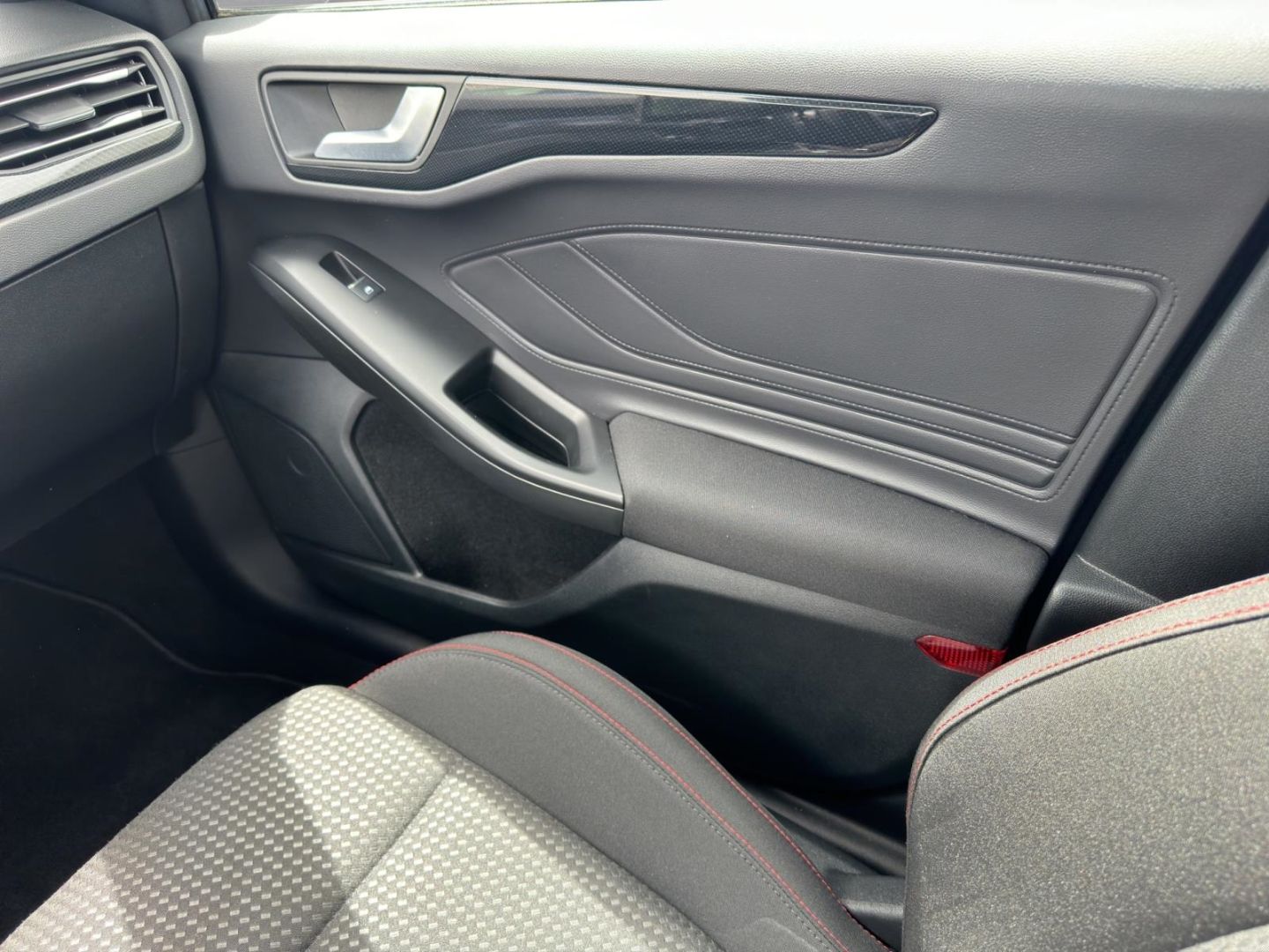 Ford Focus Turnier ST-Line Automatik Navi LED ACC Cit